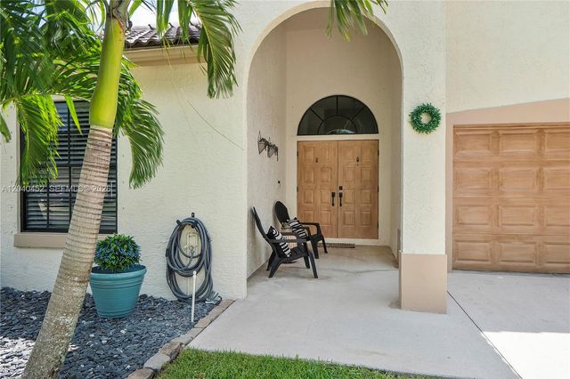124 Preserve Dr, Royal Palm Beach, FL 33411