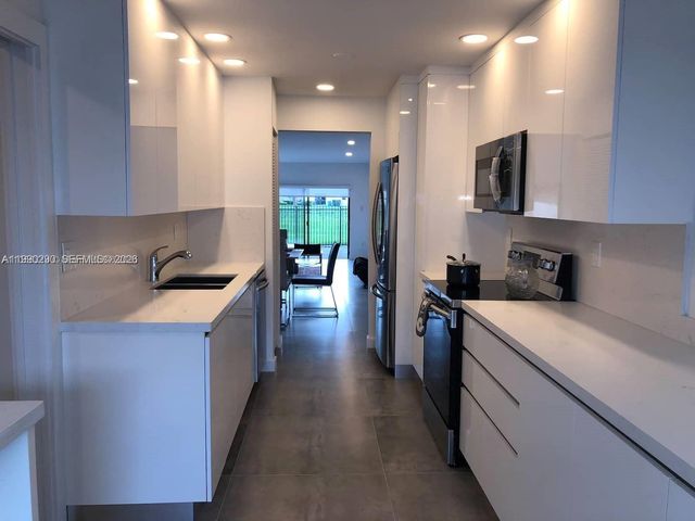 534 NE 195th St 534, Miami, FL 33179