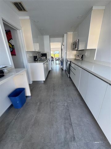 534 NE 195th St 534, Miami, FL 33179