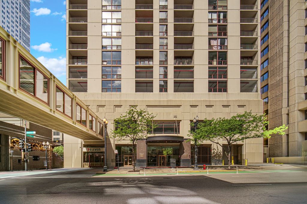 200 N Dearborn Street 4208, Chicago, IL 60601