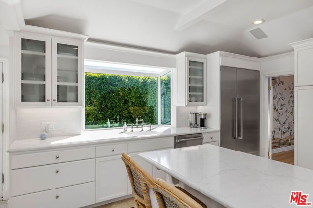 10570 Lindbrook Drive, Los Angeles, CA 90024