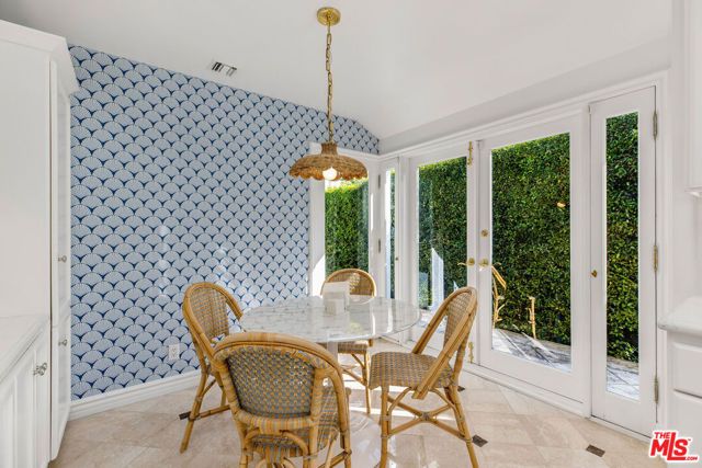 10570 Lindbrook Drive, Los Angeles, CA 90024