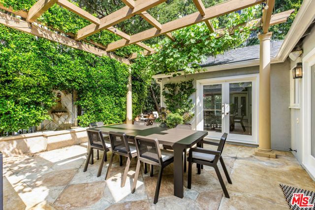 10570 Lindbrook Drive, Los Angeles, CA 90024