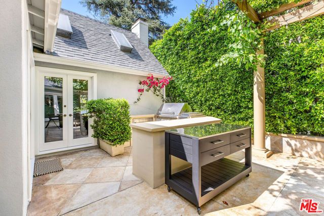 10570 Lindbrook Drive, Los Angeles, CA 90024