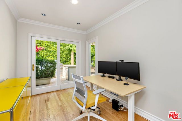 10570 Lindbrook Drive, Los Angeles, CA 90024