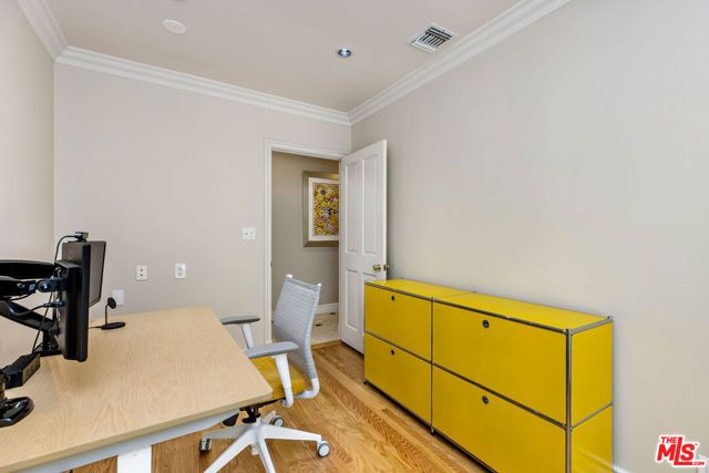 10570 Lindbrook Drive, Los Angeles, CA 90024