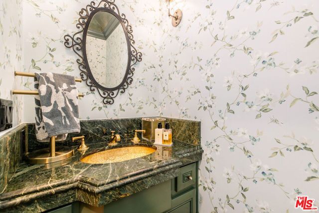 10570 Lindbrook Drive, Los Angeles, CA 90024