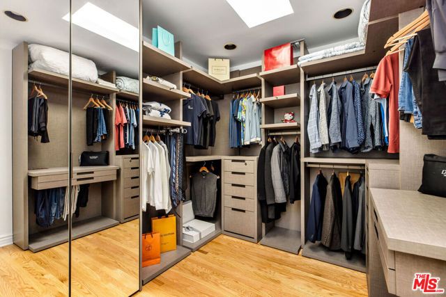 10570 Lindbrook Drive, Los Angeles, CA 90024