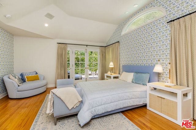 10570 Lindbrook Drive, Los Angeles, CA 90024