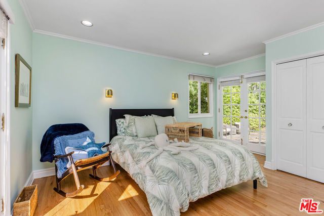 10570 Lindbrook Drive, Los Angeles, CA 90024