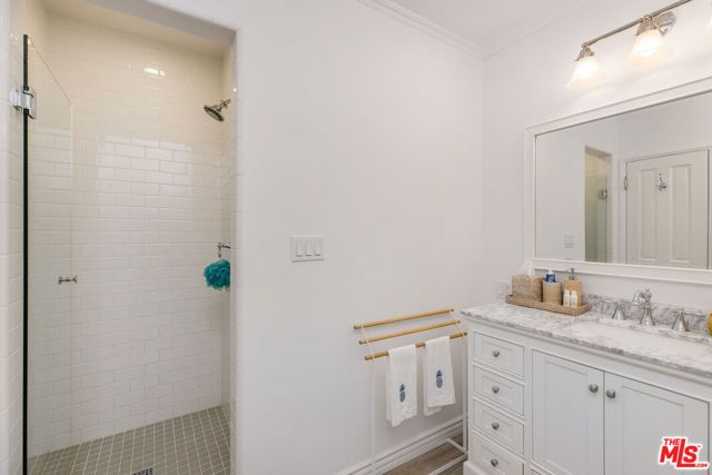 10570 Lindbrook Drive, Los Angeles, CA 90024