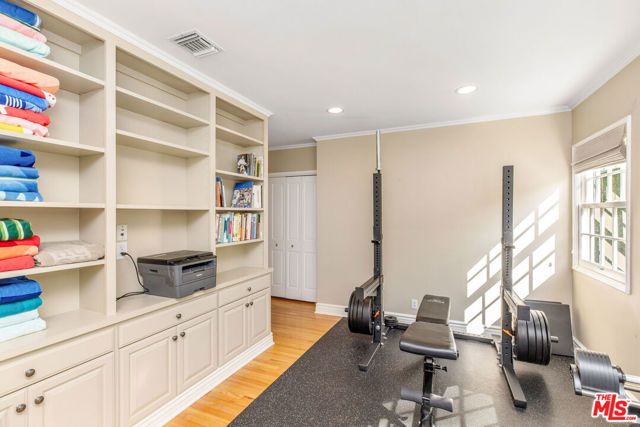 10570 Lindbrook Drive, Los Angeles, CA 90024