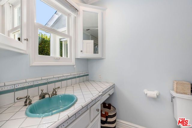 10570 Lindbrook Drive, Los Angeles, CA 90024