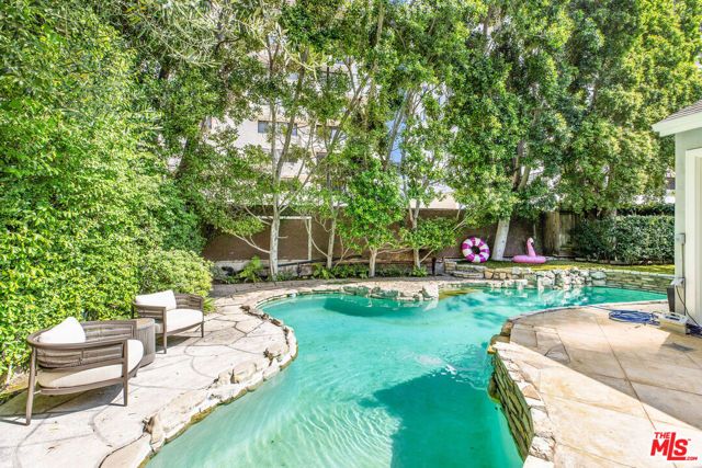 10570 Lindbrook Drive, Los Angeles, CA 90024