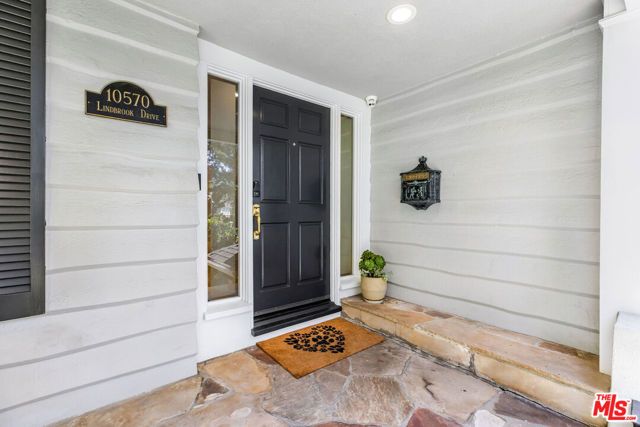 10570 Lindbrook Drive, Los Angeles, CA 90024
