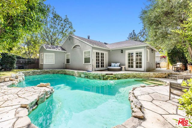 10570 Lindbrook Drive, Los Angeles, CA 90024