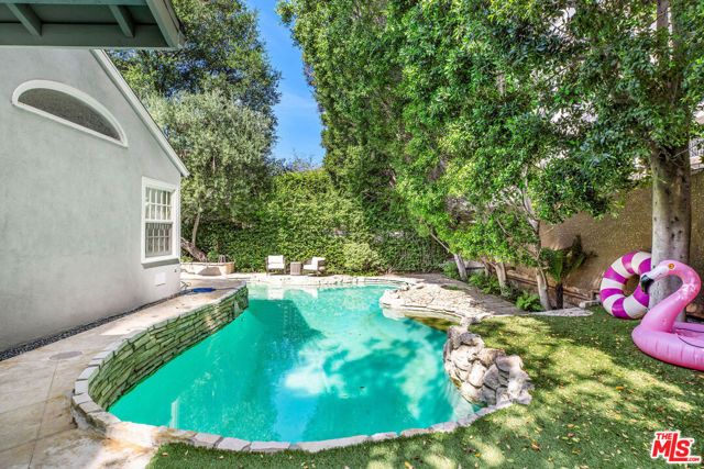 10570 Lindbrook Drive, Los Angeles, CA 90024