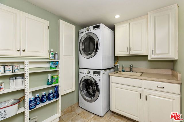 10570 Lindbrook Drive, Los Angeles, CA 90024