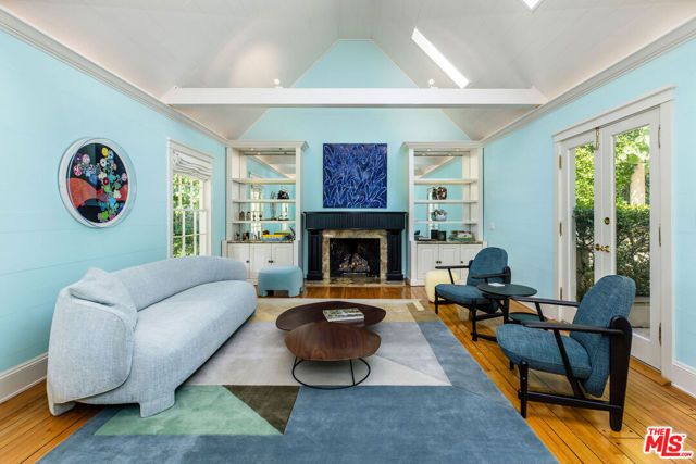 10570 Lindbrook Drive, Los Angeles, CA 90024