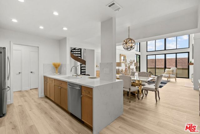 1880 Veteran Avenue 306, Los Angeles, CA 90025