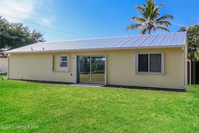 674 23rd Place SW, Vero Beach, FL 32962