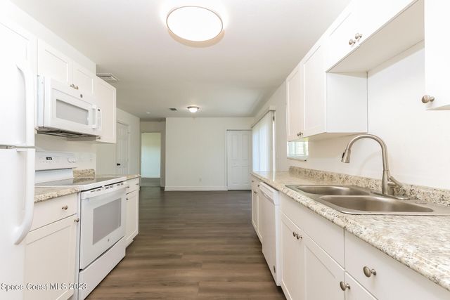 674 23rd Place SW, Vero Beach, FL 32962