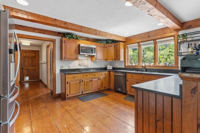 11 Francis Ave, Lunenburg, MA 01462