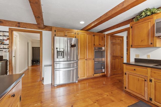 11 Francis Ave, Lunenburg, MA 01462