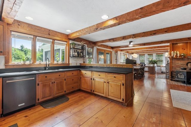 11 Francis Ave, Lunenburg, MA 01462