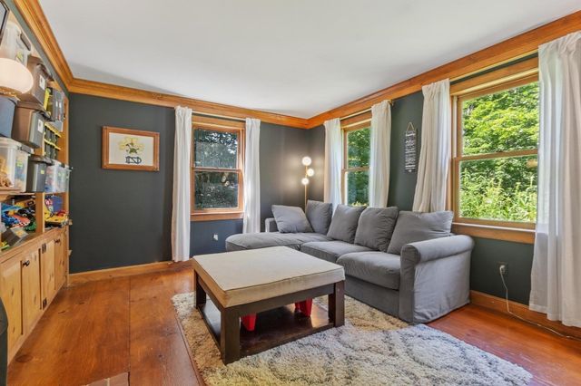 11 Francis Ave, Lunenburg, MA 01462