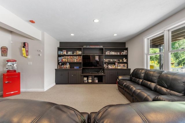 11 Francis Ave, Lunenburg, MA 01462