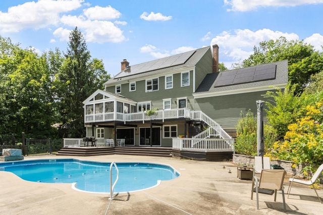 11 Francis Ave, Lunenburg, MA 01462