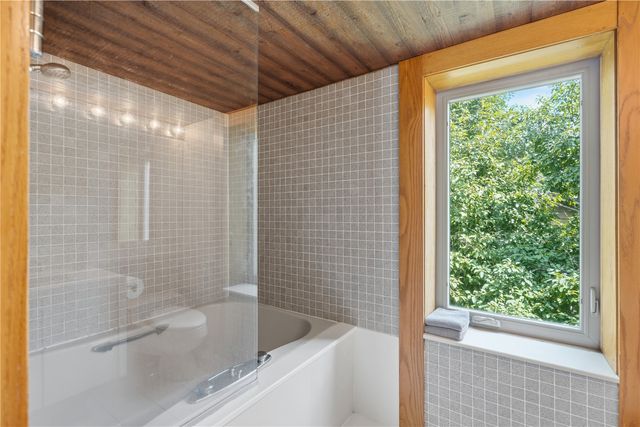 4248 Cottage Grove Parkway SE, Cedar Rapids, IA 52403