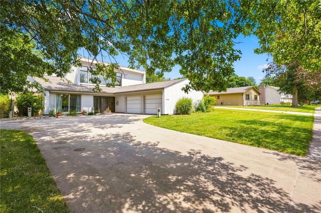 4248 Cottage Grove Parkway SE, Cedar Rapids, IA 52403