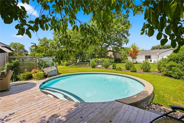 4248 Cottage Grove Parkway SE, Cedar Rapids, IA 52403