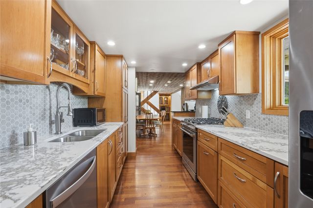 4248 Cottage Grove Parkway SE, Cedar Rapids, IA 52403