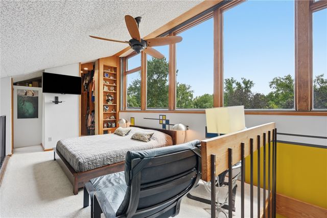 4248 Cottage Grove Parkway SE, Cedar Rapids, IA 52403