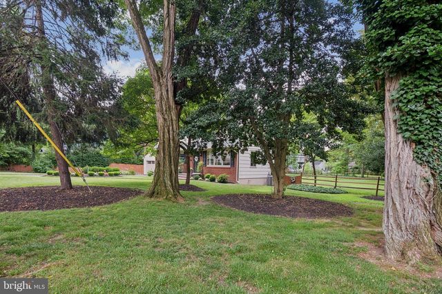 408 N STANWICK RD, Moorestown, NJ 08057