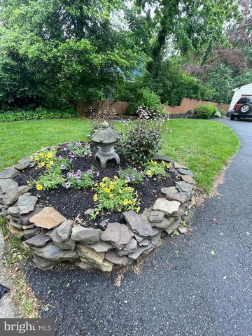 408 N STANWICK RD, Moorestown, NJ 08057