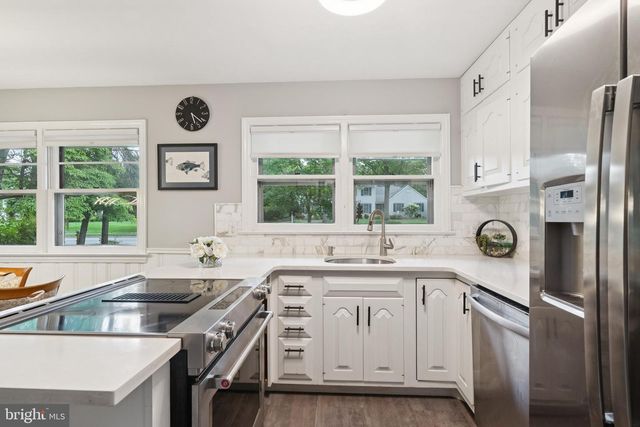 408 N STANWICK RD, Moorestown, NJ 08057