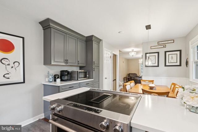 408 N STANWICK RD, Moorestown, NJ 08057