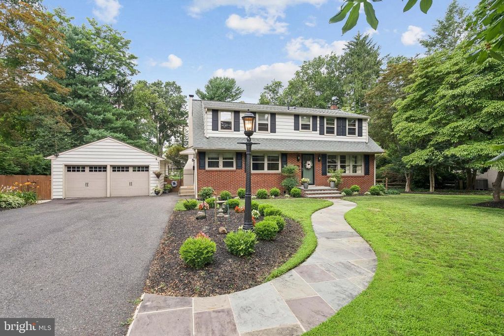 408 N STANWICK RD, Moorestown, NJ 08057