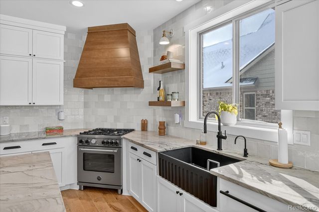 8236 Stoney Creek Drive, Green Oak Township, MI 48178