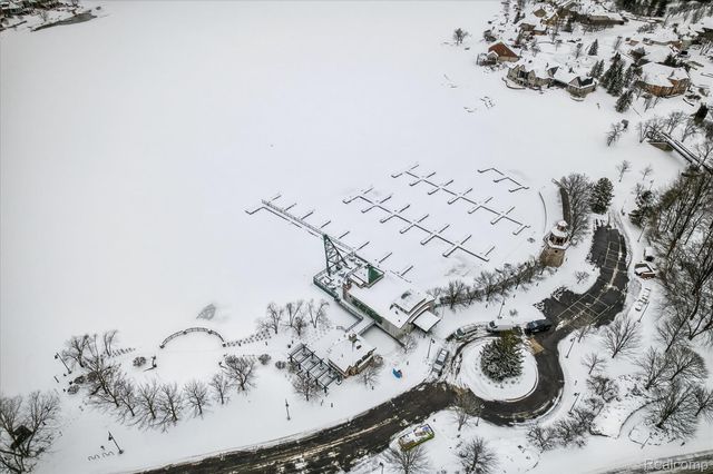 8236 Stoney Creek Drive, Green Oak Township, MI 48178