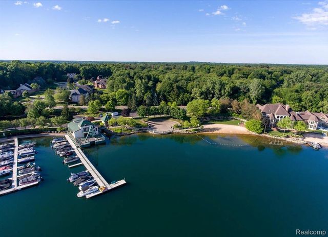 8236 Stoney Creek Drive, Green Oak Township, MI 48178