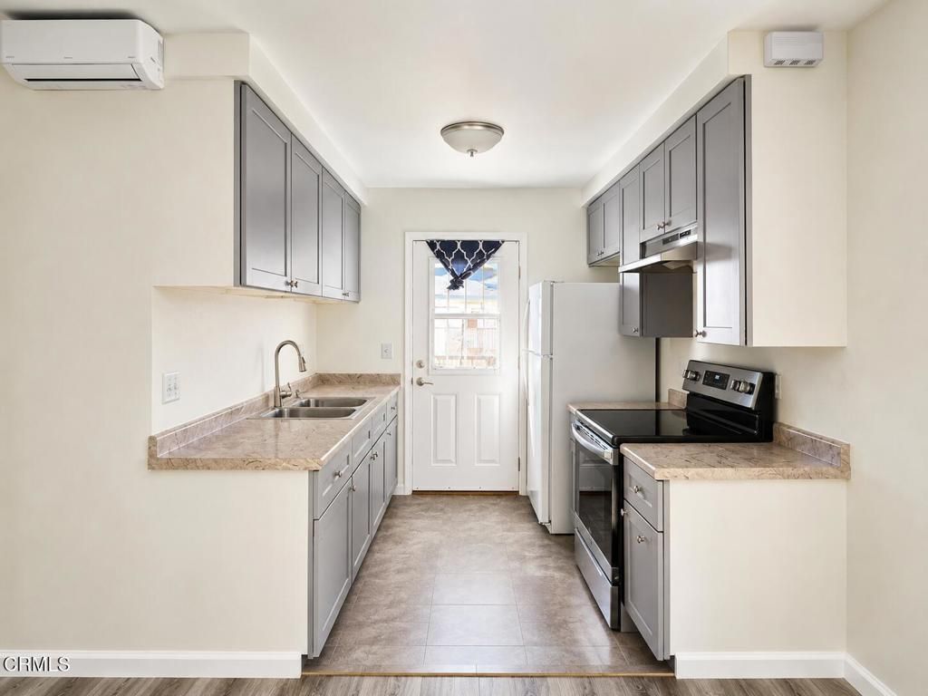 Image 5 of property listing at 1107 Carlsbad Place, Ventura, CA 93003