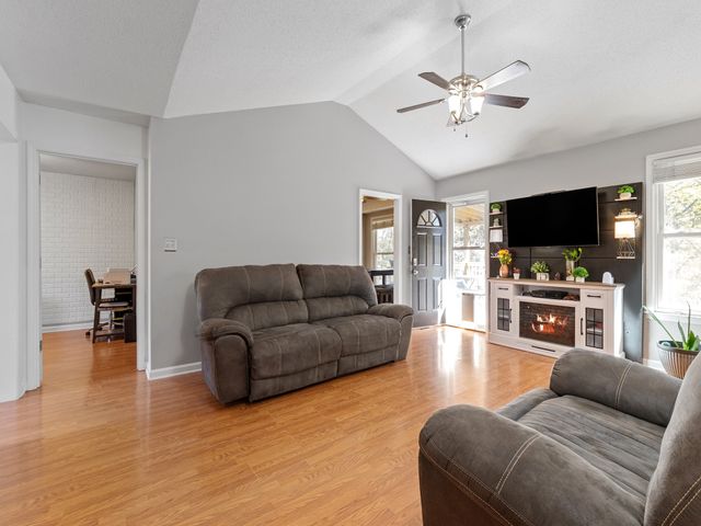 3423 Melrose Dr, Clarksville, TN 37042