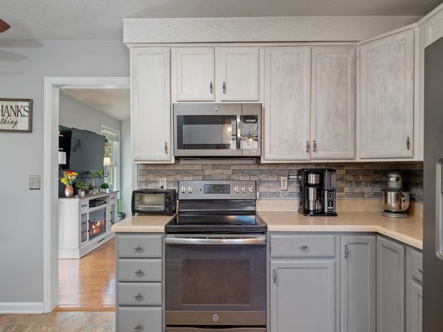 3423 Melrose Dr, Clarksville, TN 37042