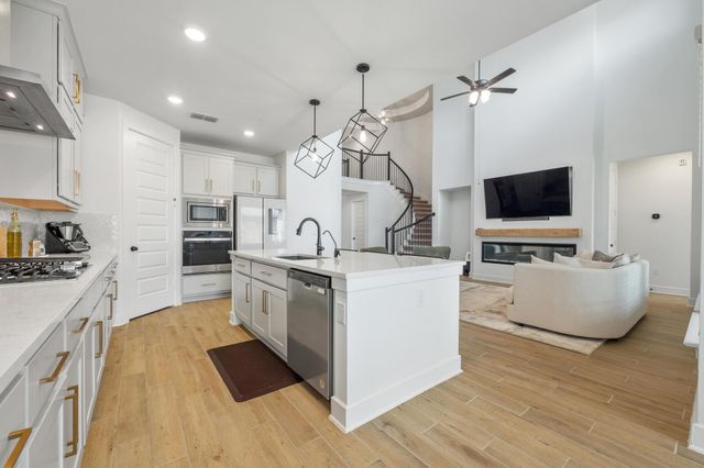 6220 Hilltop Plateau DR, Austin, TX 78738