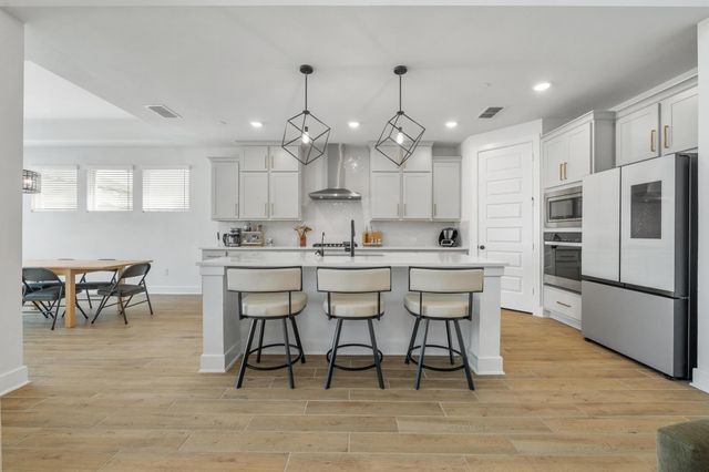 6220 Hilltop Plateau DR, Austin, TX 78738